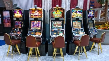 Andar Bahar game settlement display with winning card and payout confirmation